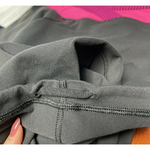 Lululemon Sz 6 Dharana Crop Pants Black Pink Zip Pocket Loose Wide Hyper Stripe - Picture 8 of 9